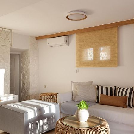 Villa Seashell -Wonderful Newly Renovated Villa On The Beach Galatás Buitenkant foto