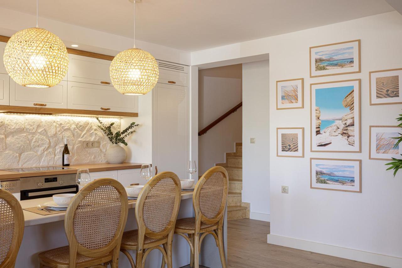Villa Seashell -Wonderful Newly Renovated Villa On The Beach Galatás Buitenkant foto