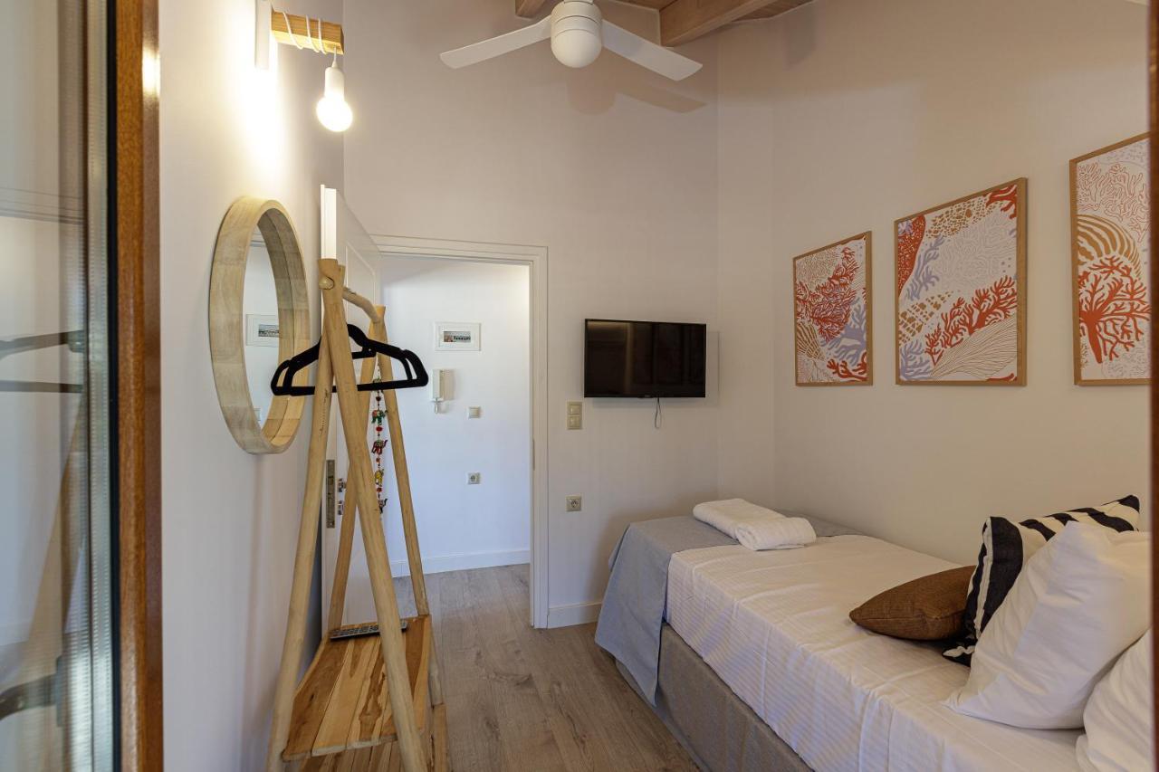 Villa Seashell -Wonderful Newly Renovated Villa On The Beach Galatás Buitenkant foto