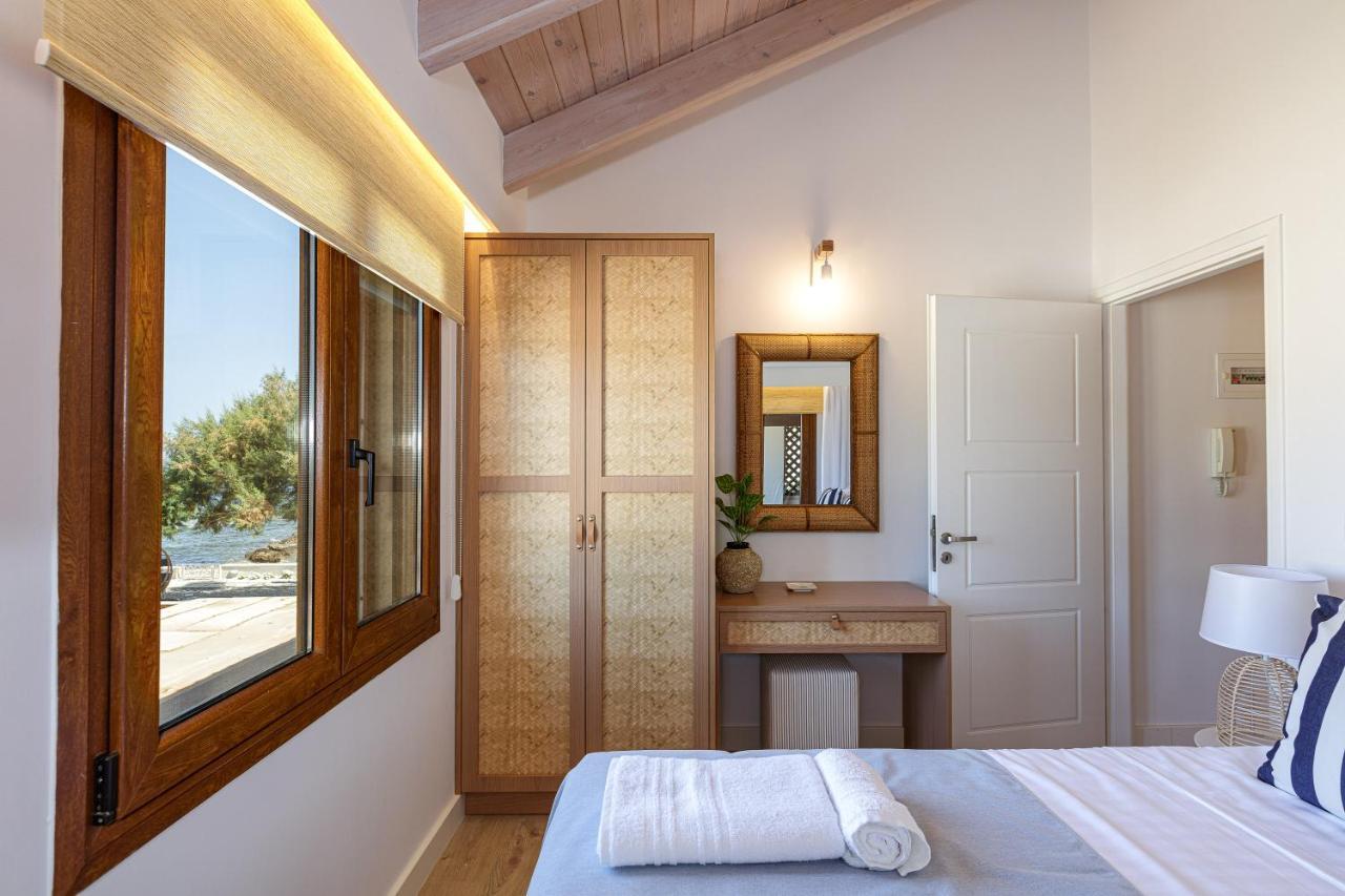 Villa Seashell -Wonderful Newly Renovated Villa On The Beach Galatás Buitenkant foto