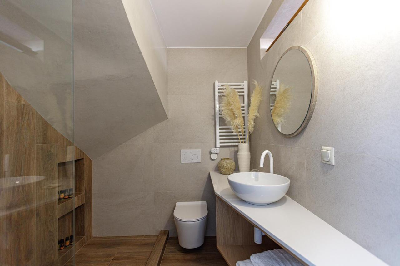 Villa Seashell -Wonderful Newly Renovated Villa On The Beach Galatás Buitenkant foto