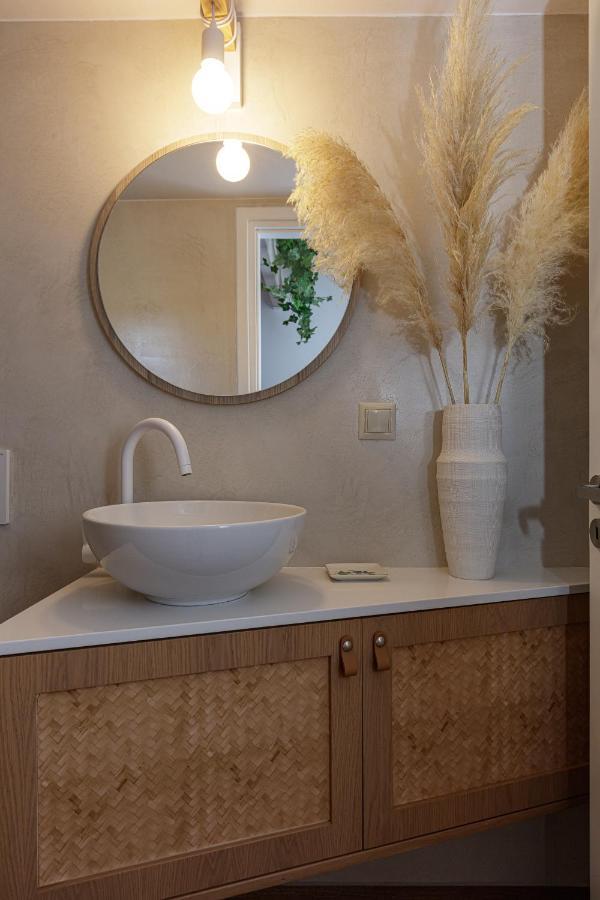 Villa Seashell -Wonderful Newly Renovated Villa On The Beach Galatás Buitenkant foto