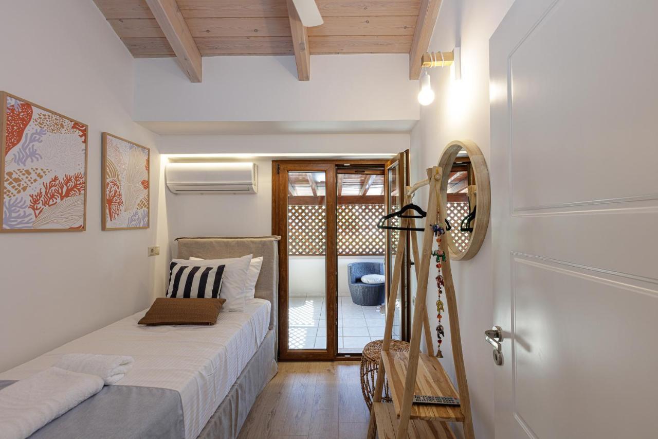 Villa Seashell -Wonderful Newly Renovated Villa On The Beach Galatás Buitenkant foto