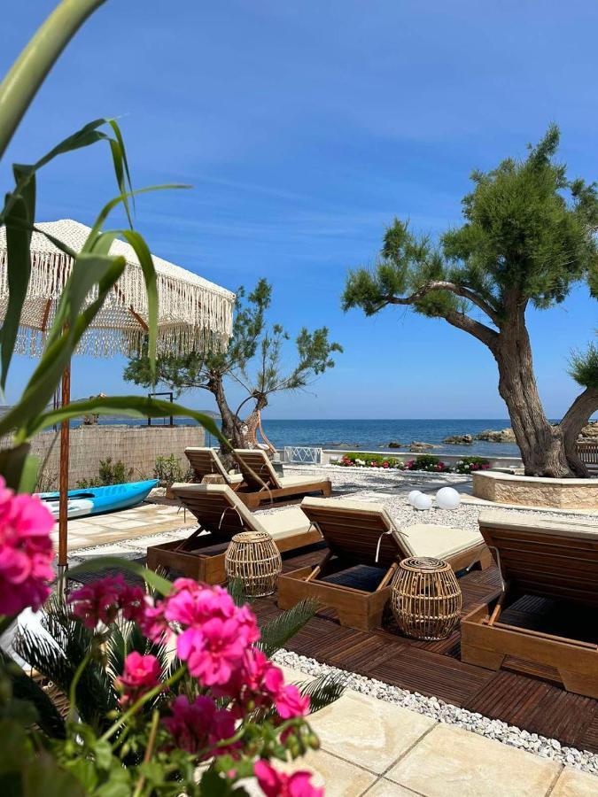 Villa Seashell -Wonderful Newly Renovated Villa On The Beach Galatás Buitenkant foto